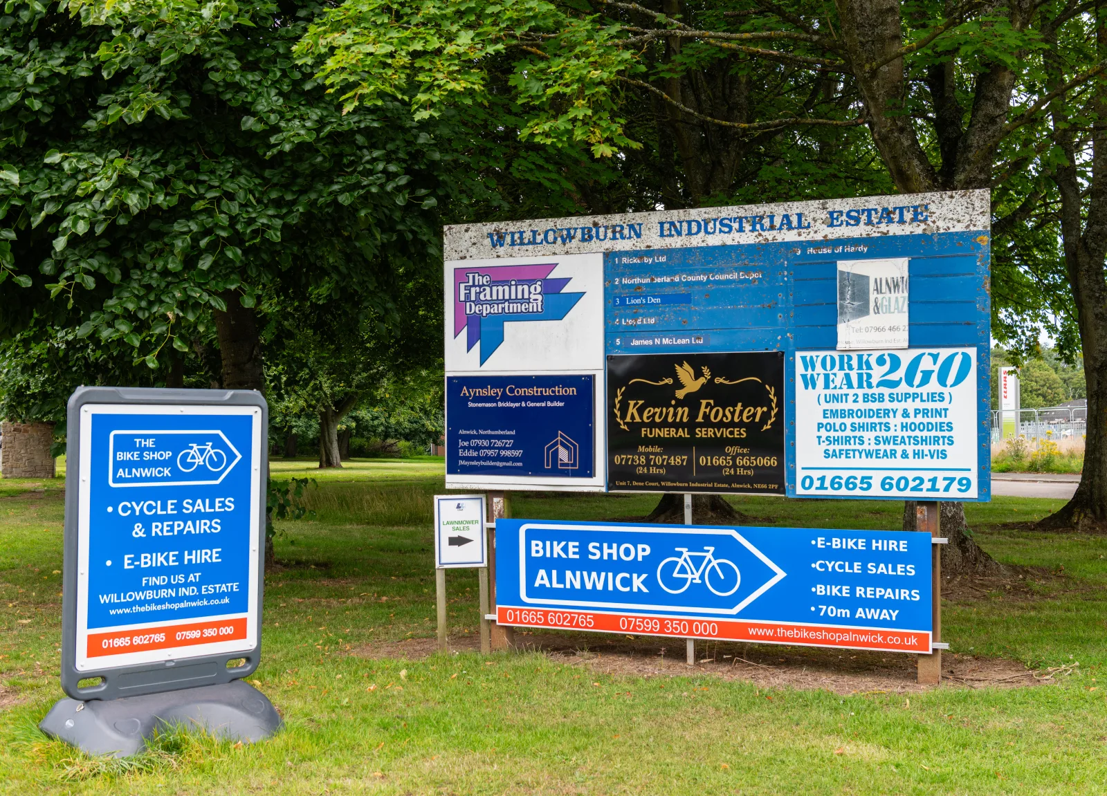 Directional sign for The Bike Shop, Alnwick